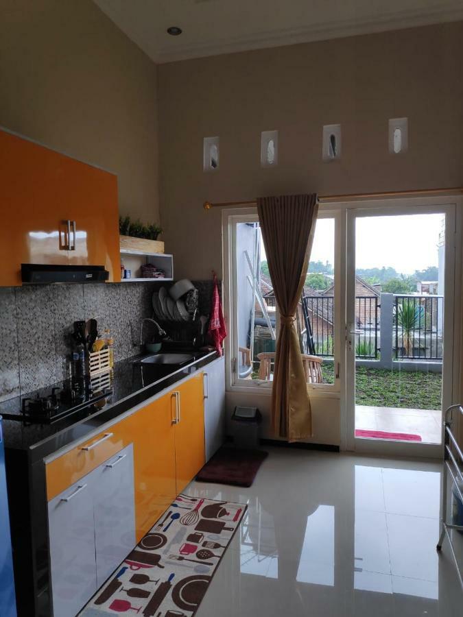 Homestay Wahyudi 1 Syariah Tlekung Екстериор снимка