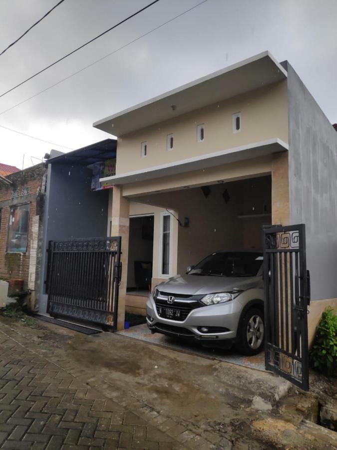 Homestay Wahyudi 1 Syariah Tlekung Екстериор снимка