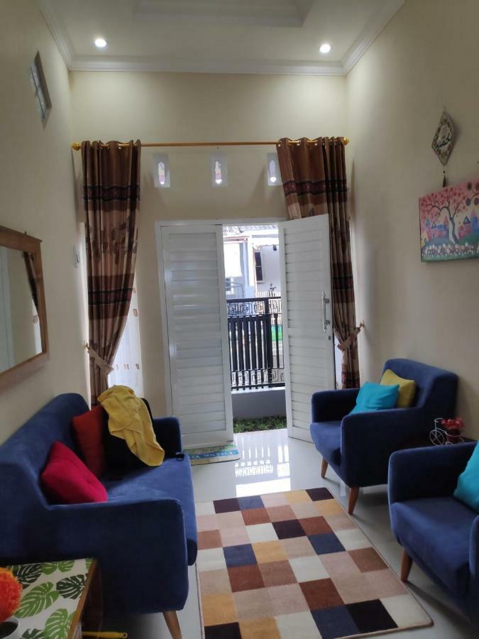Homestay Wahyudi 1 Syariah Tlekung Екстериор снимка